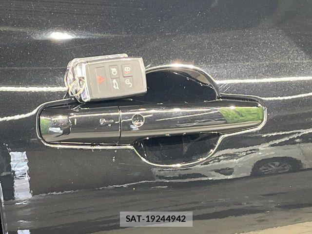 Jaguar F-PACE 2022-11 7220004-12