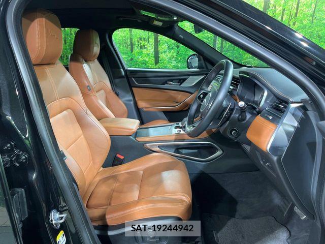 Jaguar F-PACE 2022-11 7220004-13