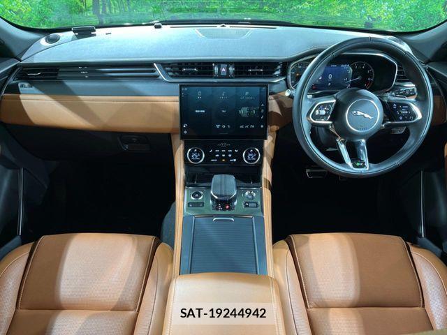 Jaguar F-PACE 2022-11 7220004-2