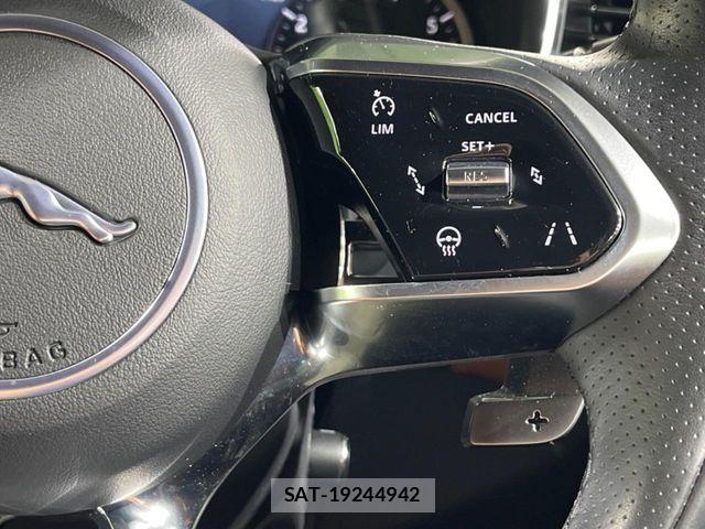 Jaguar F-PACE 2022-11 7220004-5