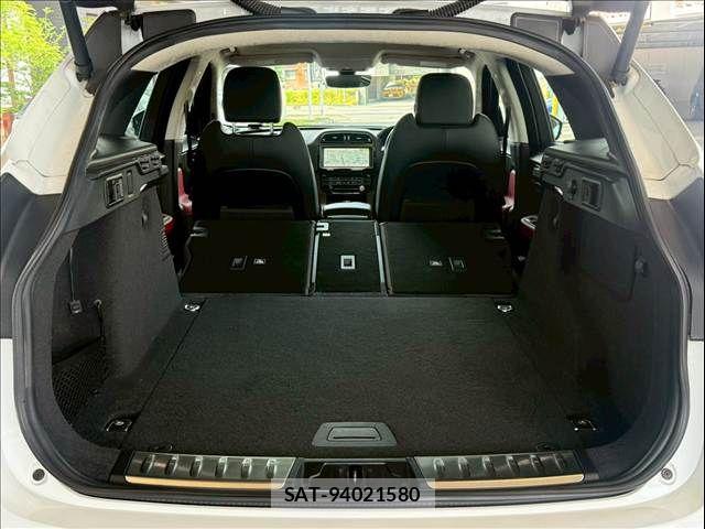 Jaguar F-PACE 2019-03 7261845-17