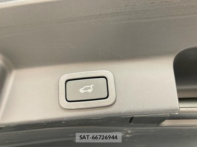 Jaguar F-PACE 2017-06 7358184-10
