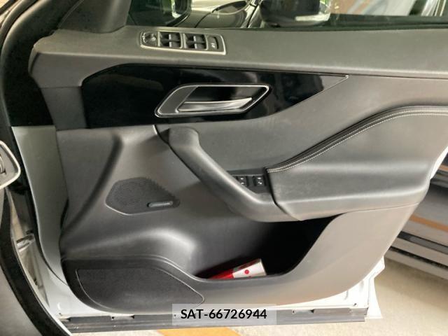 Jaguar F-PACE 2017-06 7358184-13