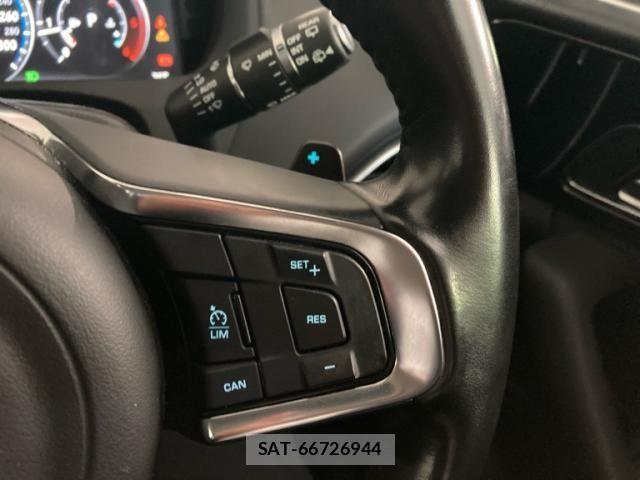 Jaguar F-PACE 2017-06 7358184-17