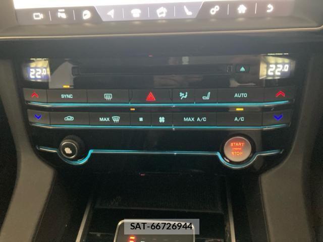 Jaguar F-PACE 2017-06 7358184-25