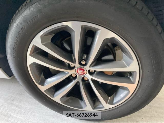 Jaguar F-PACE 2017-06 7358184-4