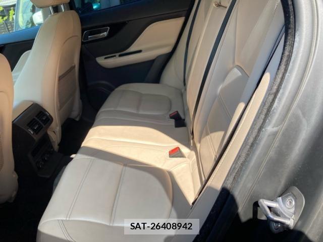 Jaguar F-PACE 2017-02 7455001-11