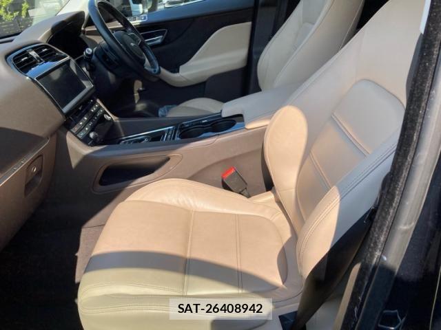 Jaguar F-PACE 2017-02 7455001-12