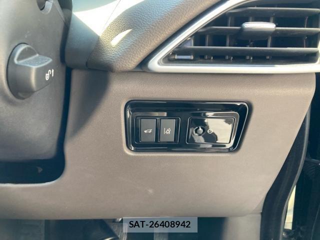 Jaguar F-PACE 2017-02 7455001-14