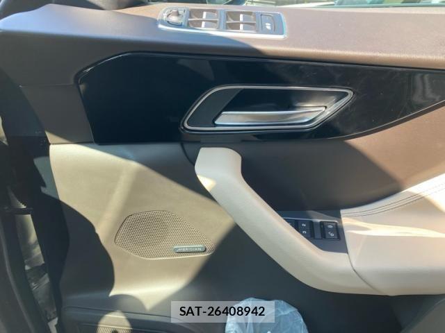 Jaguar F-PACE 2017-02 7455001-16