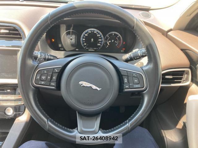 Jaguar F-PACE 2017-02 7455001-17