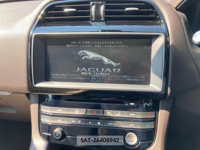 Jaguar F-PACE 2017-02 7455001-20
