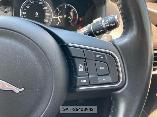 Jaguar F-PACE 2017-02 7455001-21