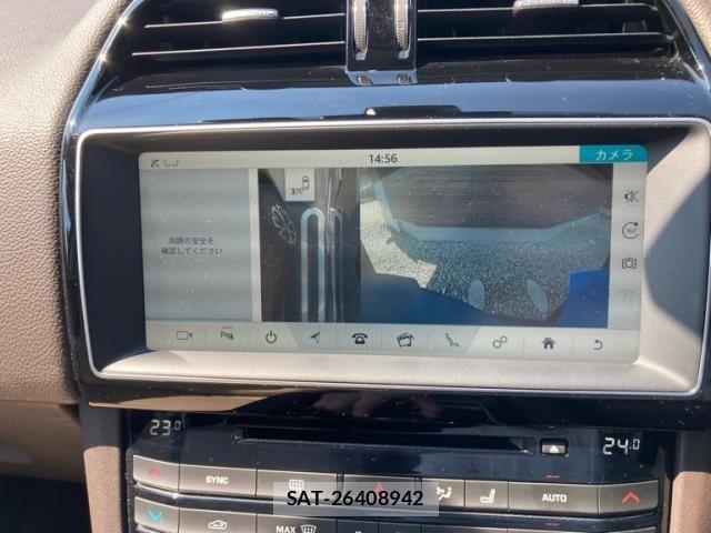 Jaguar F-PACE 2017-02 7455001-26