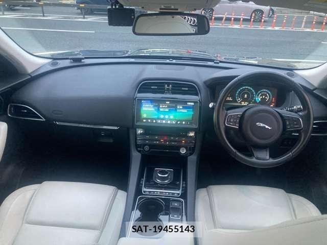 Jaguar F-PACE 2017-09 7454999-3