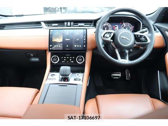 Jaguar F-PACE 2024-04 7500996-14