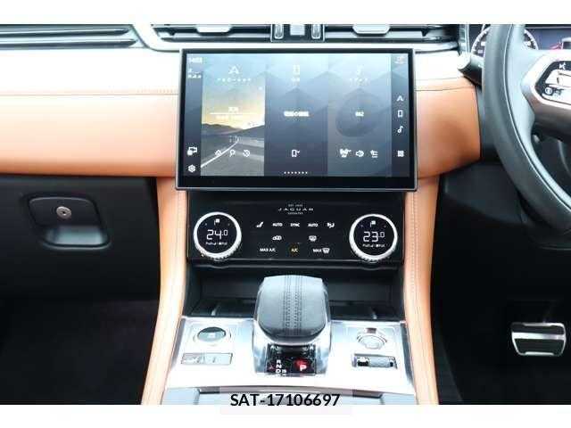 Jaguar F-PACE 2024-04 7500996-15