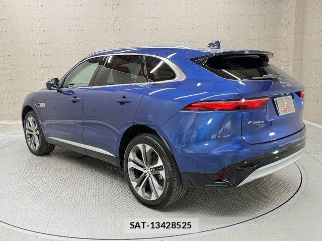 Jaguar F-PACE 2024-01 7500997-10