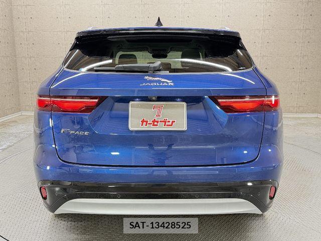 Jaguar F-PACE 2024-01 7500997-11