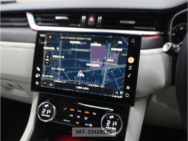 Jaguar F-PACE 2024-01 7500997-25