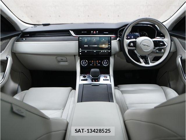 Jaguar F-PACE 2024-01 7500997-2