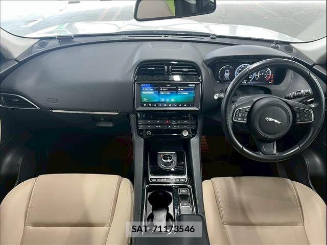 Jaguar F-PACE 2018-06 7724365-2