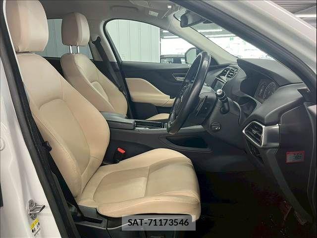Jaguar F-PACE 2018-06 7724365-6