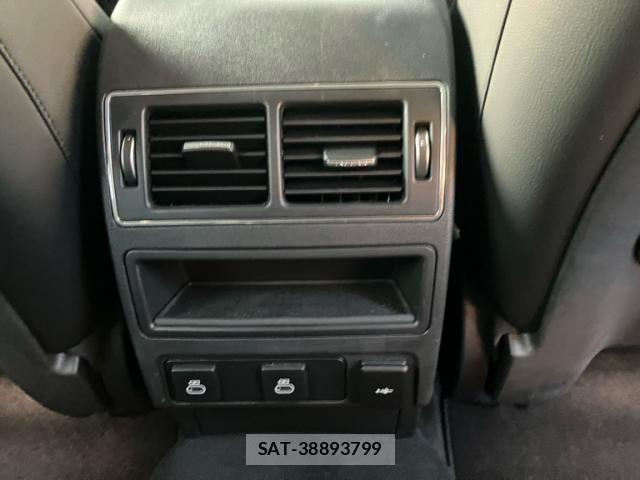 Jaguar F-PACE 2021-03 7902760-11