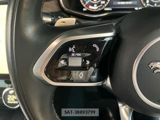 Jaguar F-PACE 2021-03 7902760-23