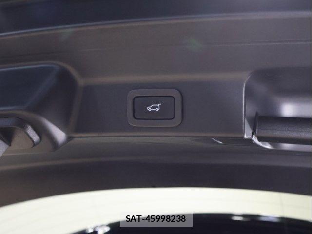 Jaguar F-PACE 2022-05 7979557-17