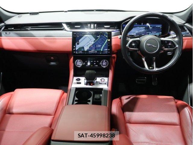 Jaguar F-PACE 2022-05 7979557-3