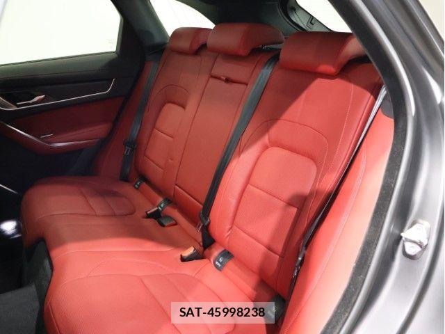 Jaguar F-PACE 2022-05 7979557-4