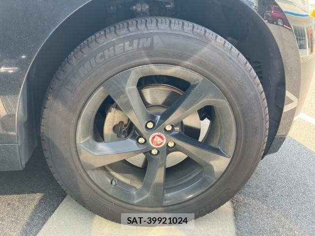 Jaguar F-PACE 2018-02 8099768-9