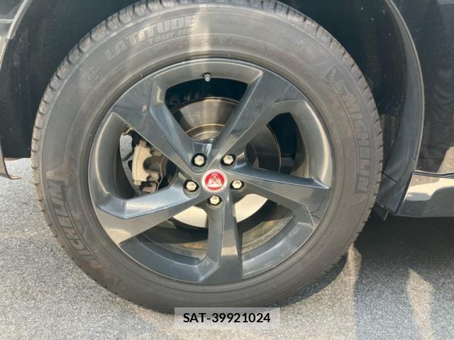 Jaguar F-PACE 2018-02 8099768-10