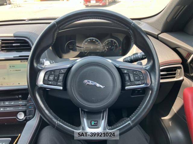 Jaguar F-PACE 2018-02 8099768-15