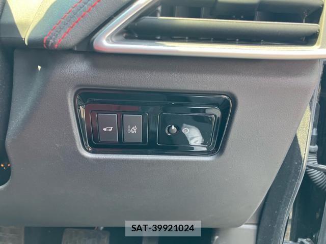 Jaguar F-PACE 2018-02 8099768-16