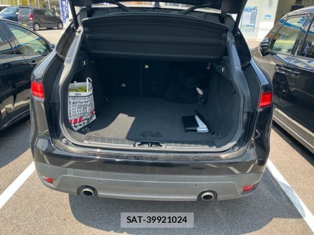 Jaguar F-PACE 2018-02 8099768-6