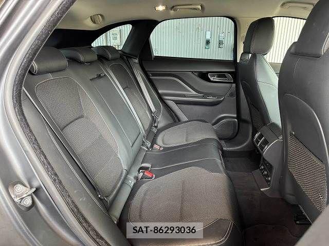 Jaguar F-PACE 2017-06 8245492-11