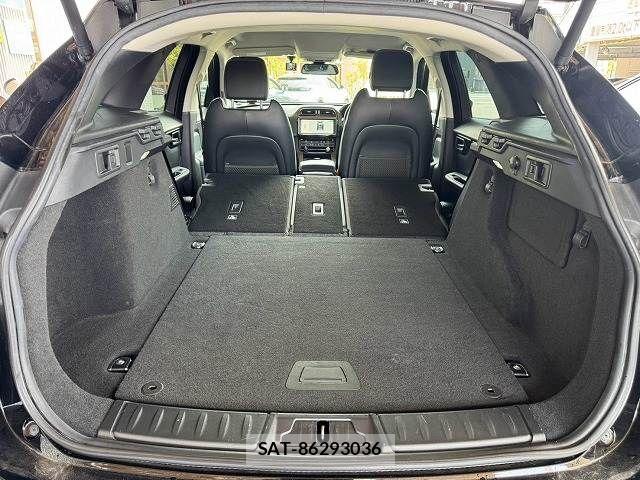Jaguar F-PACE 2017-06 8245492-12