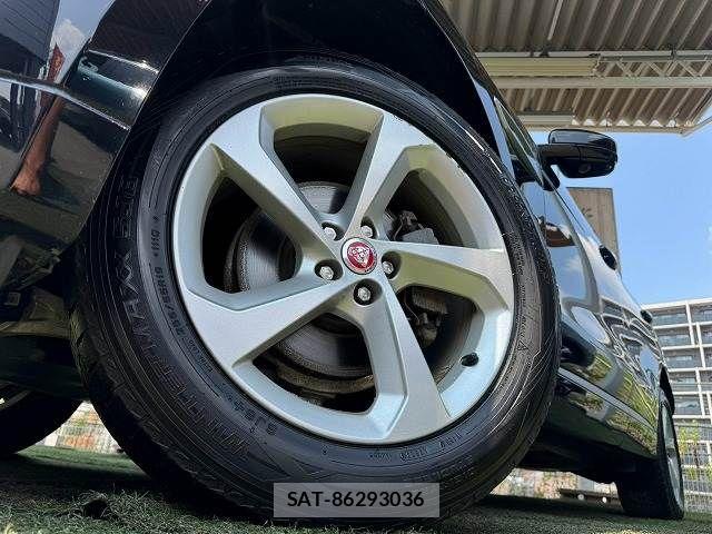 Jaguar F-PACE 2017-06 8245492-18