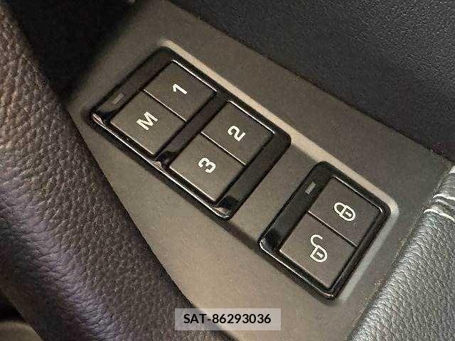 Jaguar F-PACE 2017-06 8245492-7