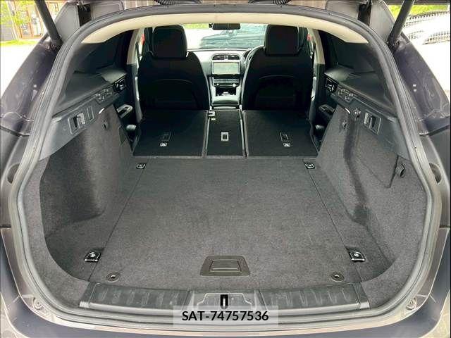 Jaguar F-PACE 2017-03 8336294-12