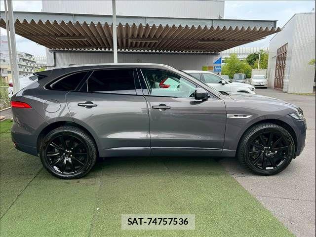 Jaguar F-PACE 2017-03 8336294-17