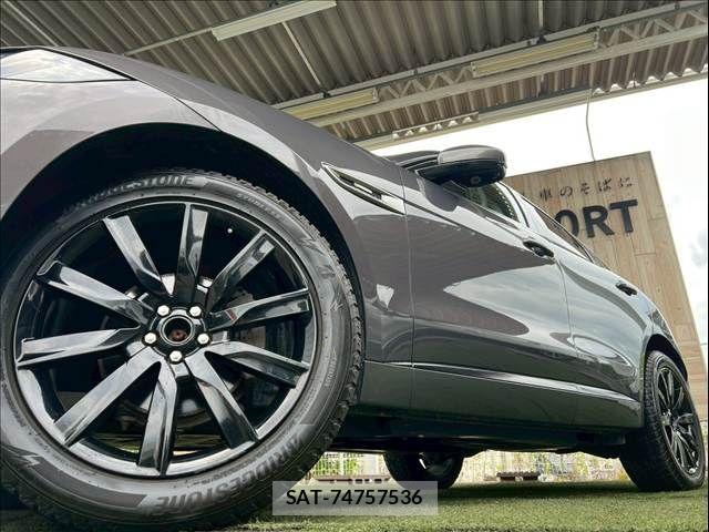 Jaguar F-PACE 2017-03 8336294-18