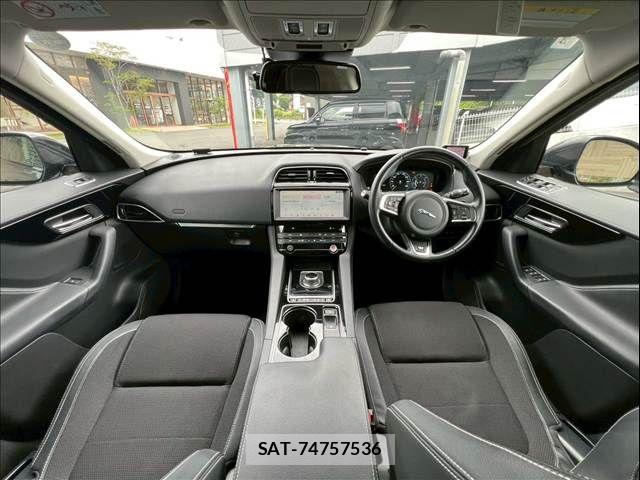 Jaguar F-PACE 2017-03 8336294-1