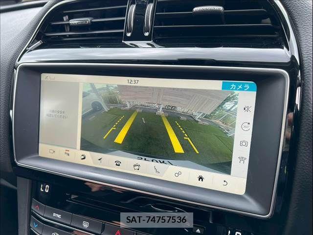 Jaguar F-PACE 2017-03 8336294-3