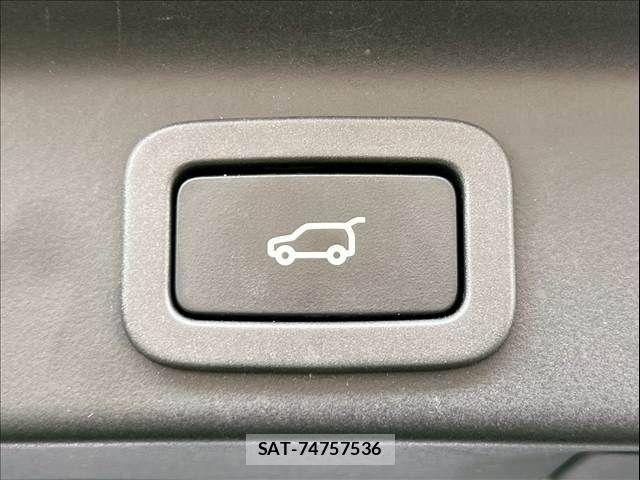 Jaguar F-PACE 2017-03 8336294-7
