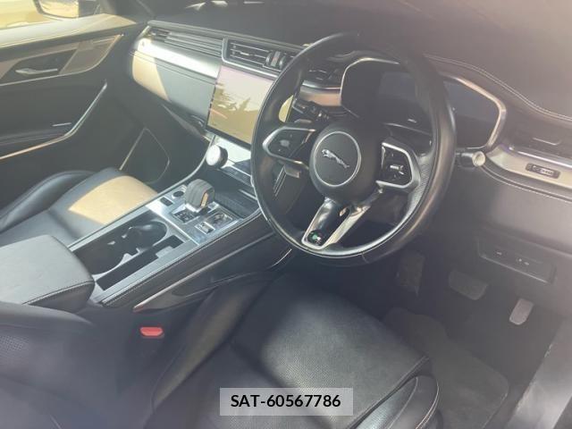 Jaguar F-PACE 2021-04 8336293-12