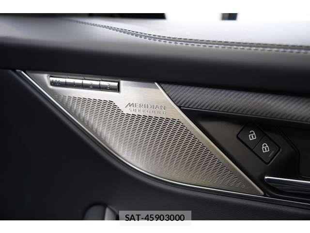 Jaguar F-PACE 2022-12 8336292-10