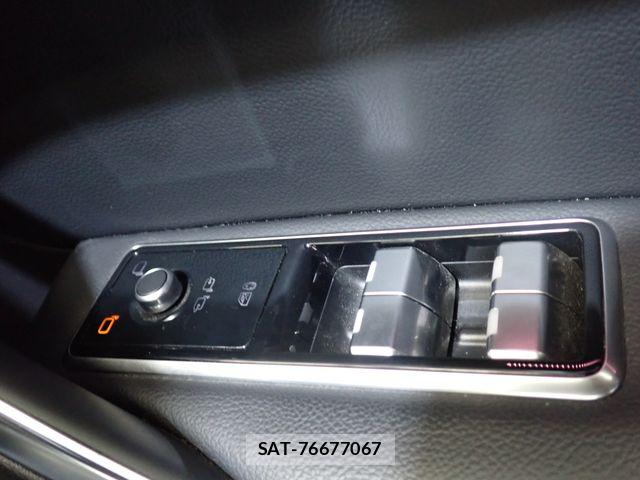 Jaguar F-PACE 2024-04 8336290-18